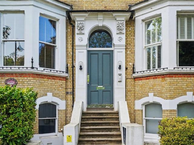 Flat for sale in London Borough of Croydon, Upper Norwood
