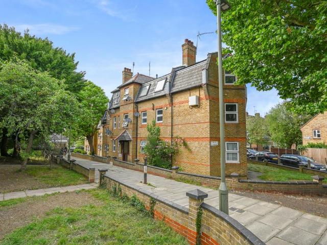 Flat for sale in Finchley, Greater London