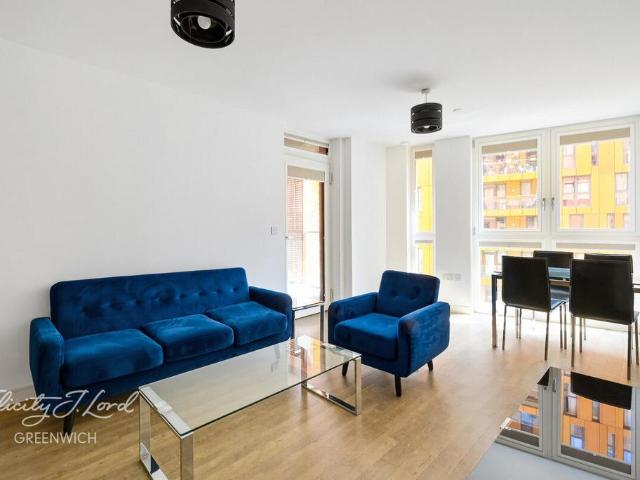 Flat for sale in East Greenwich, Greater London