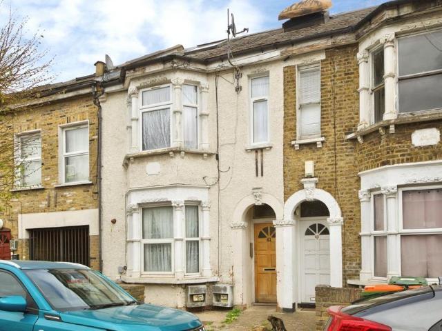Flat for sale in Little Ilford, Greater London