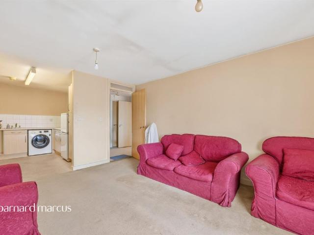 Flat for sale in London Borough of Croydon, Greater London