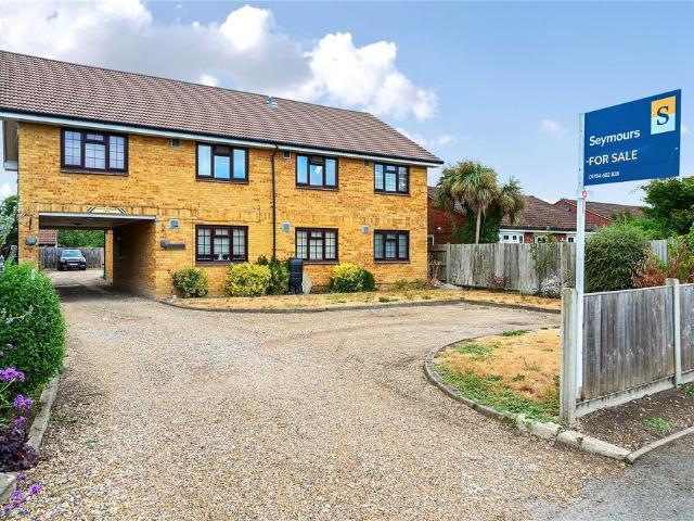 Flat for sale in Lower Halliford, Surrey