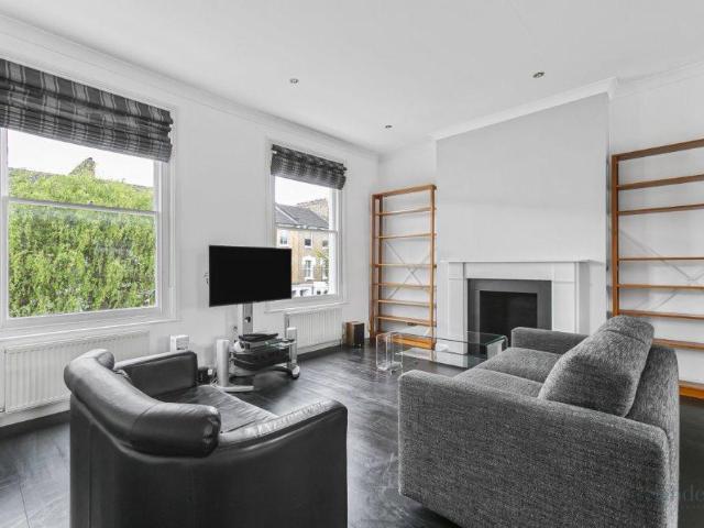 Flat for sale in Highbury, Greater London