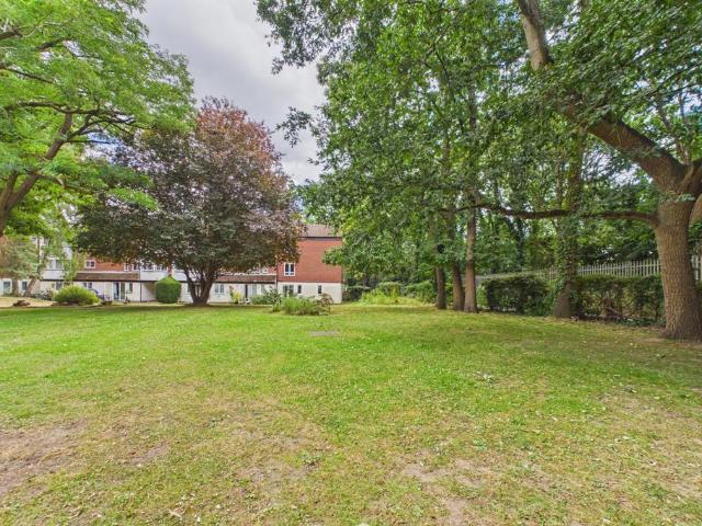 Flat for sale in Easthampstead, Bracknell