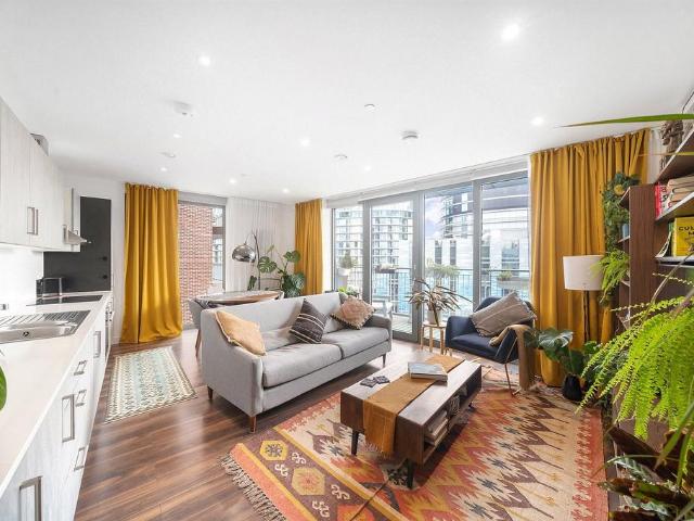 Flat for sale in Nine Elms, Greater London