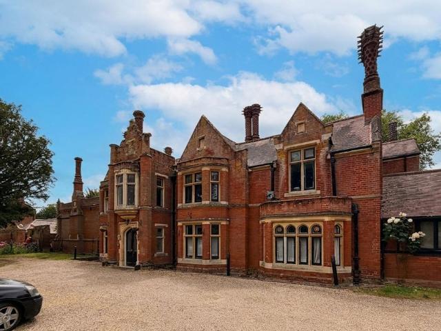 Flat for sale in Chelmondiston, Suffolk