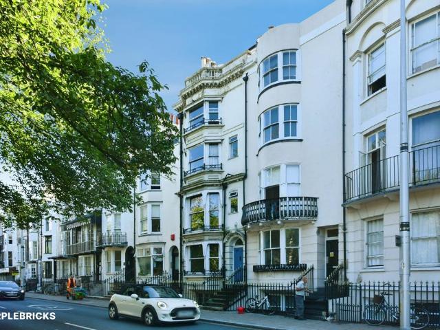 Flat for sale in Round Hill, Brighton & Hove