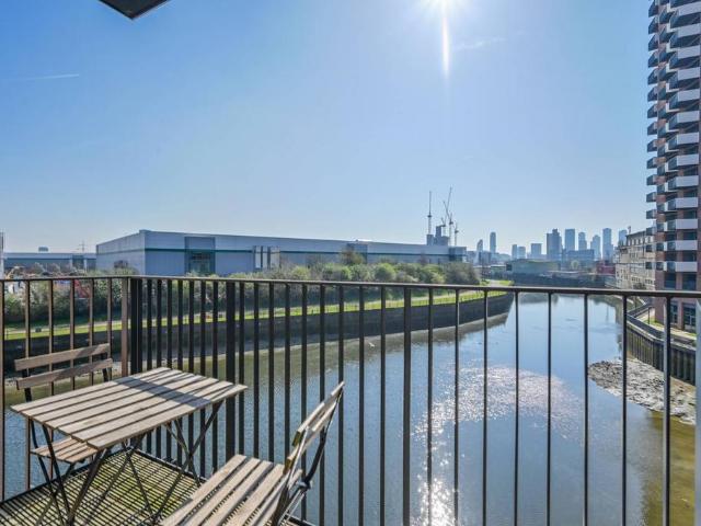 Flat for sale in Bromley-by-Bow, Poplar Grove
