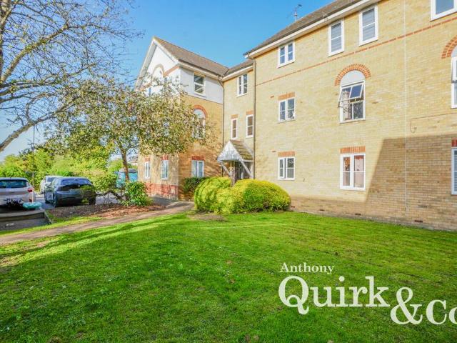 Flat for sale in Essex
