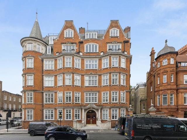 Flat for sale in Belgravia, Greater London