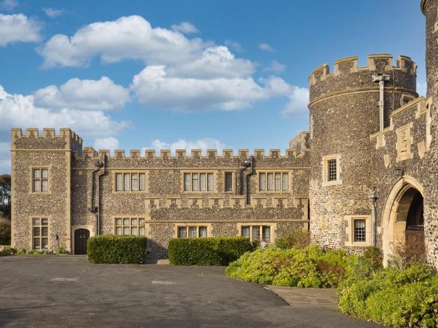 Flat for sale in Acol, Kent