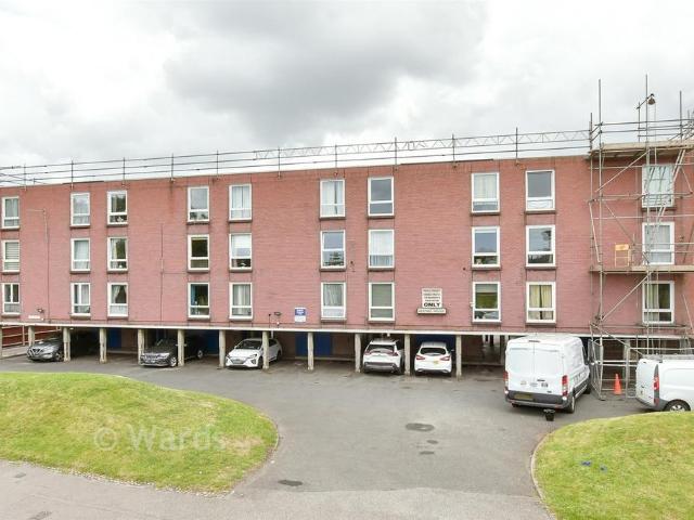 Flat for sale in Brompton, Gillingham