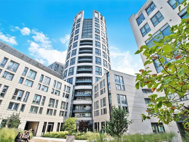 Flat for sale in Finsbury, Greater London