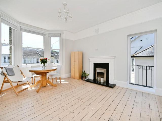 Flat for sale in Round Hill, Brighton & Hove