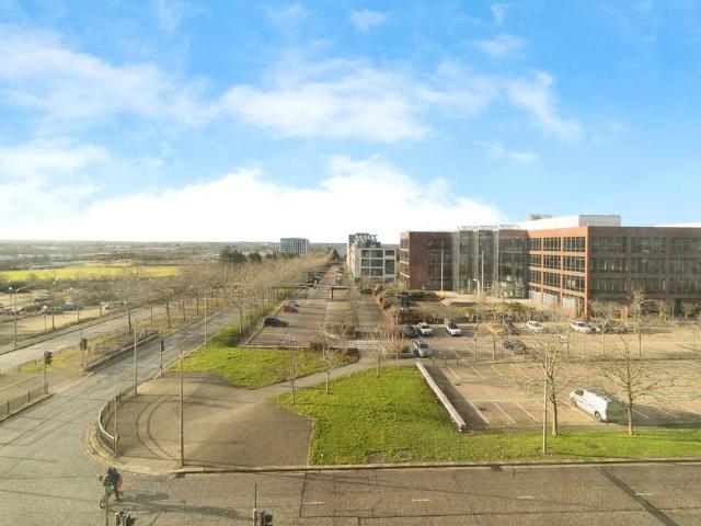 Flat for sale in Milton Keynes