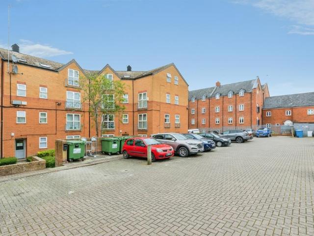 Flat for sale in Evershot, Oxfordshire