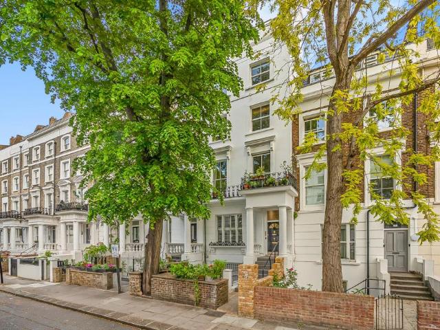 Flat for sale in Kensal Town, Bayswater