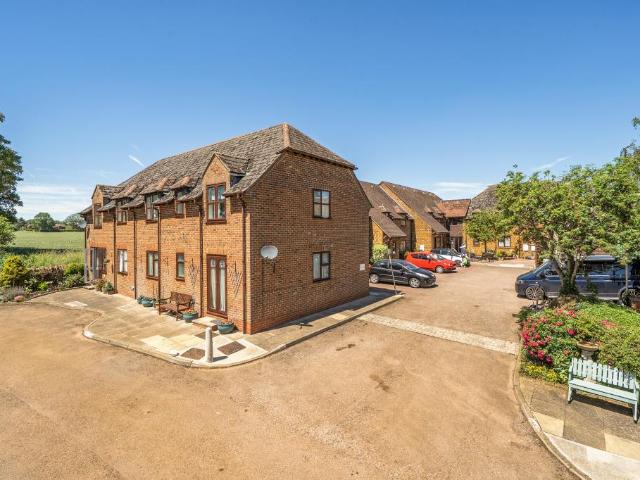 Flat for sale in Evershot, Oxfordshire