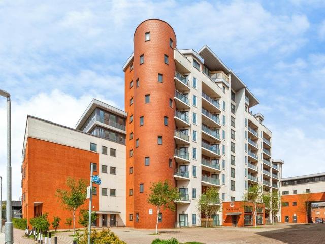 Flat for sale in Slough