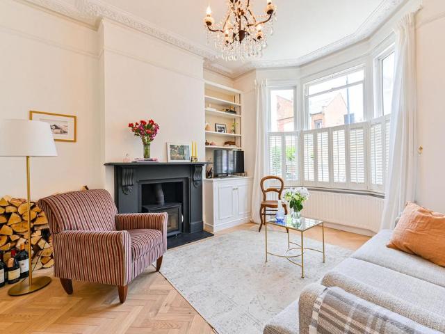 Flat for sale in Fulham, Walham Green