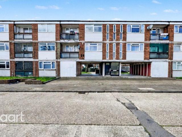 Flat for sale in Yeading, Greater London