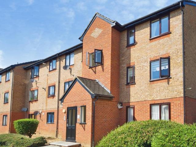 Flat for sale in Edmonton, Greater London