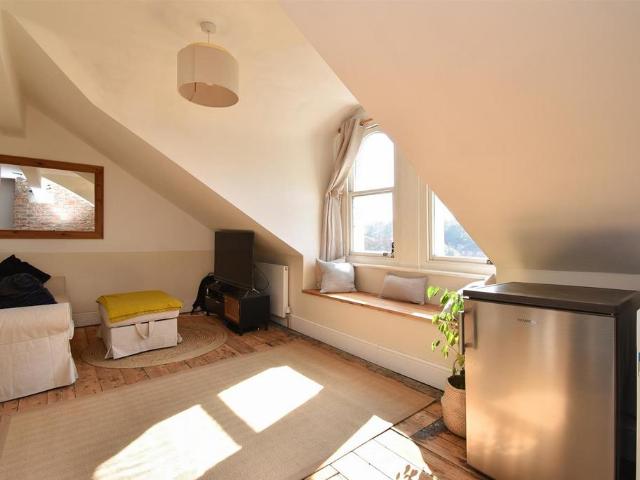 Flat for sale in Blacklands, Guestling Green