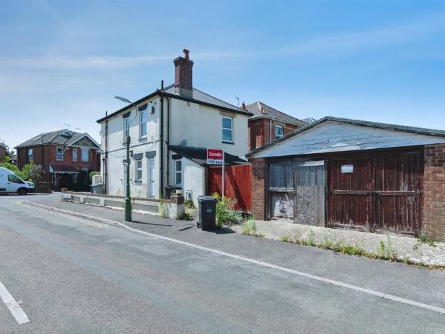Flat for sale in Moordown, Bournemouth