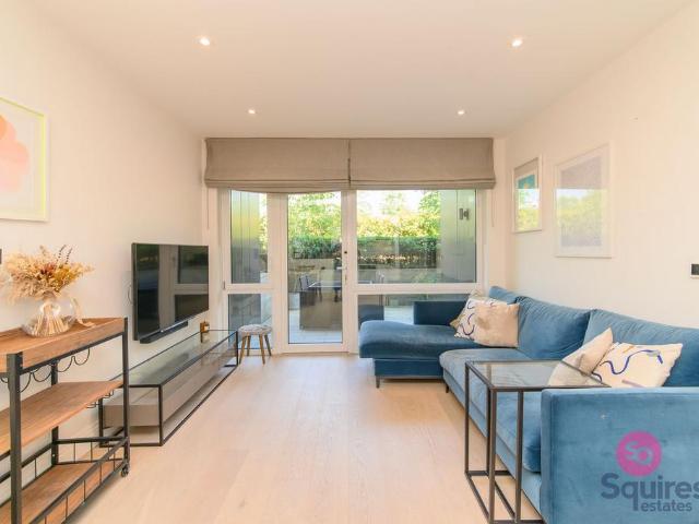 Flat for sale in West Finchley, Greater London