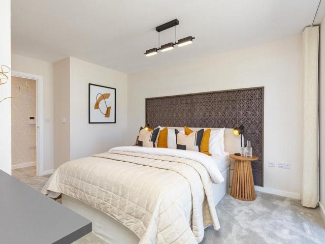 Flat for sale in Monks Orchard, Kent
