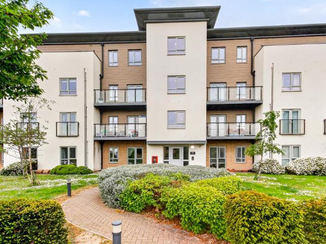 Flat for sale in Easthampstead, Bracknell