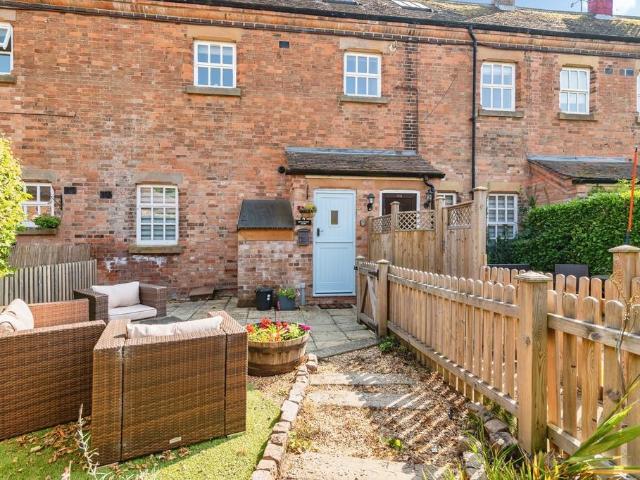Flat for sale in Woodborough, Gedling