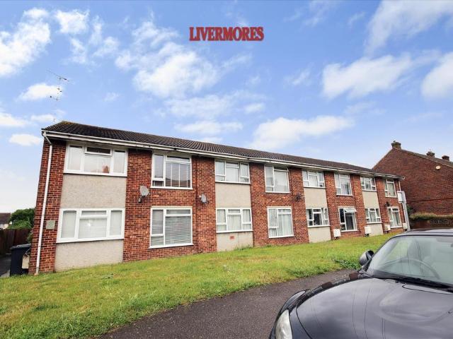 Flat for sale in Worcester Park Estate, Monks Orchard