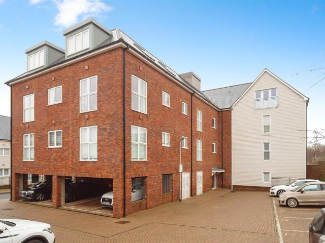 Flat for sale in Sherwood, Sandown Park
