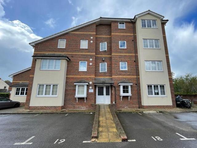 Flat for sale in Aldershot, Hampshire