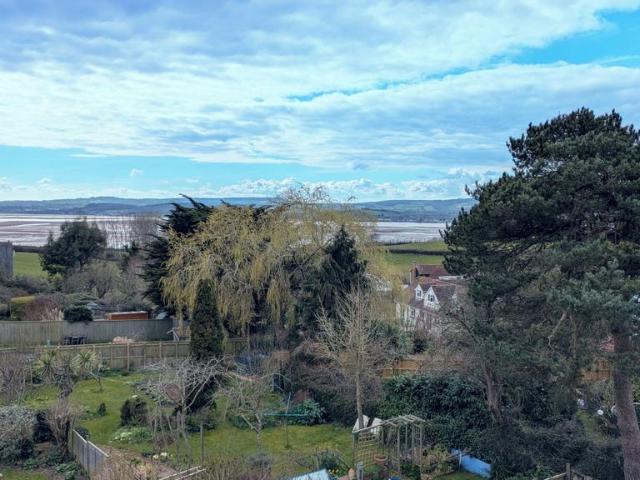 Flat for sale in Hulham, Budlake