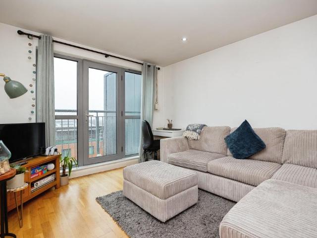 Flat for sale in Horsell, Woking