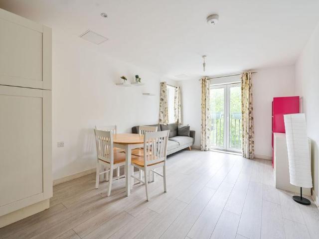 Flat for sale in Peckham, Greater London