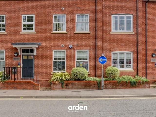 Flat for sale in Red Hill, Worcestershire