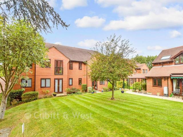 Flat for sale in Uckfield, Wealden