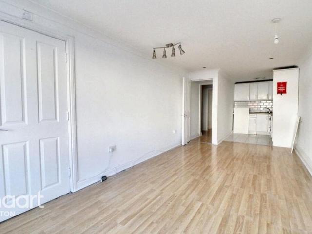 Flat for sale in Spring Park, Luton