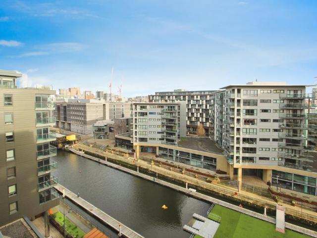Flat for sale in Richmond Hill, West Yorkshire