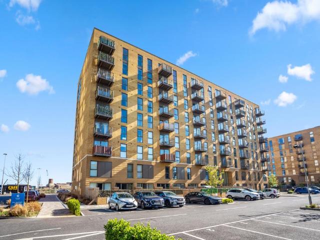 Flat for sale in Brompton, Gillingham
