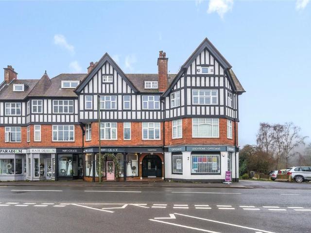 Flat for sale in Fole, Surrey