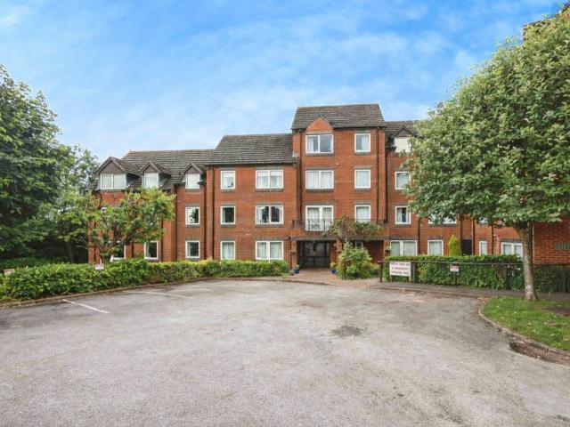 Flat for sale in Halesowen, West Midlands