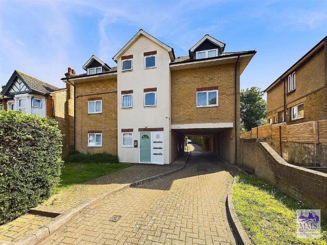 Flat for sale in Midway, Kent