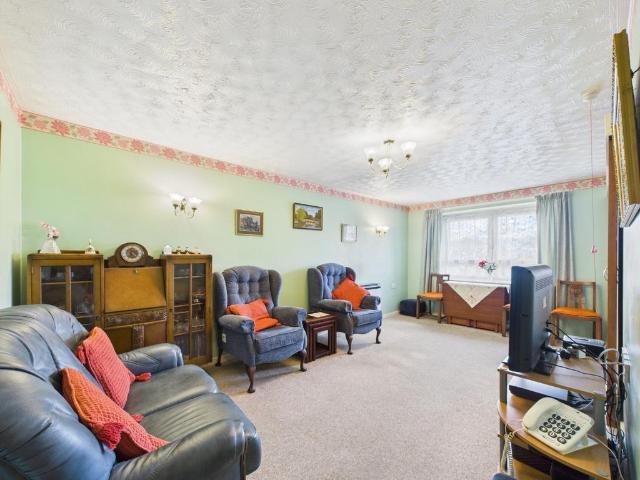 Flat for sale in North Cray, Frognal