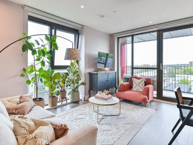 Flat for sale in Glyndon, Greater London