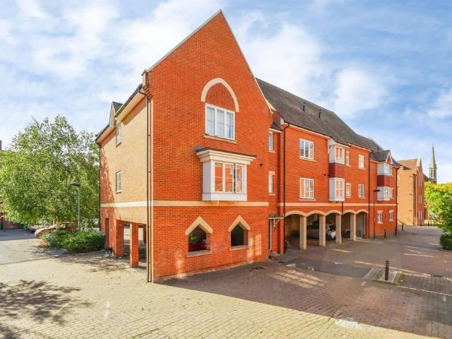 Flat for sale in Belmont, Vale of White Horse