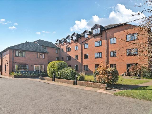 Flat for sale in Locksbottom, Greater London